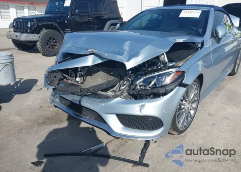 2017 Mercedes-Benz C 300 z USA, uszkodzony, nr VIN WDDWK4JB2HF522333